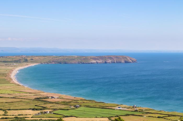 Cottage in Cilan near Abersoch, Gwynedd sleeps four guests in two bedrooms. Pet-friendly with garden