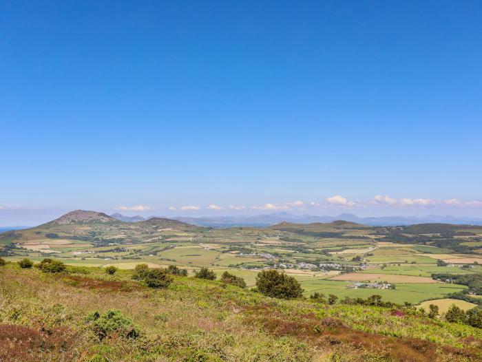 Cottage in Cilan near Abersoch, Gwynedd sleeps four guests in two bedrooms. Pet-friendly with garden