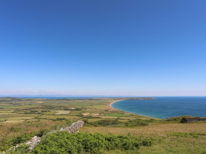 Cottage in Cilan near Abersoch, Gwynedd sleeps four guests in two bedrooms. Pet-friendly with garden