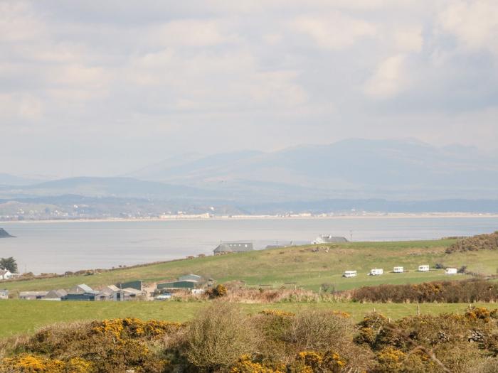 The Farm House near Abersoch, Gwynedd, sleeps seven guests in four bedrooms. Hot tub. Near the beach