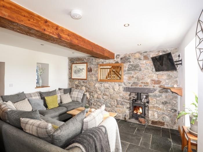 The Farm House near Abersoch, Gwynedd, sleeps seven guests in four bedrooms. Hot tub. Near the beach