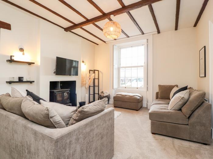 Hall Gowan in Carnforth, South Lakes. 3 bedrooms. Games room. Woodburning stove. Barbecue. Smart TVs