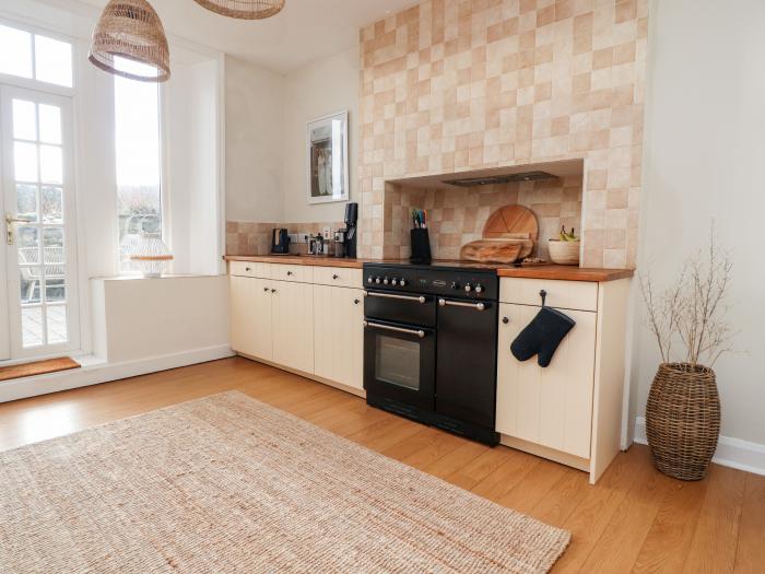 Hall Gowan in Carnforth, South Lakes. 3 bedrooms. Games room. Woodburning stove. Barbecue. Smart TVs