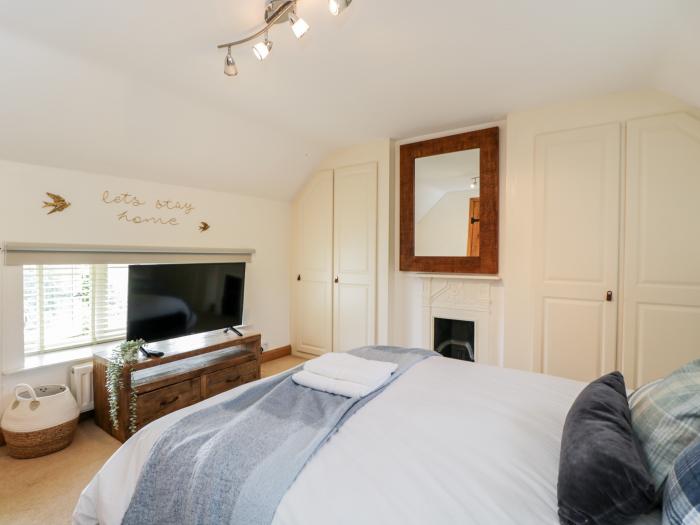 2 Dewars Farm Cottages Middleton Stoney, Oxfordshire. Smart TV. Hot tub. Pet-friendly. Close to shop