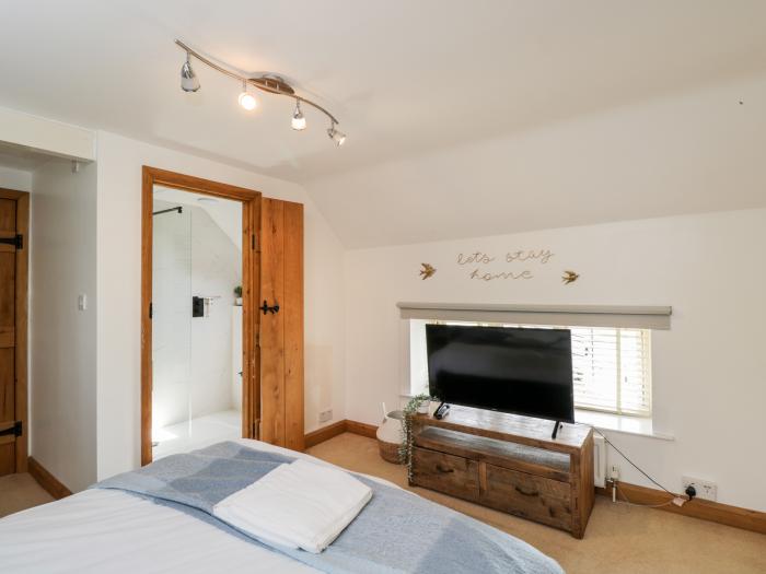 2 Dewars Farm Cottages Middleton Stoney, Oxfordshire. Smart TV. Hot tub. Pet-friendly. Close to shop