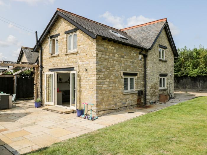 2 Dewars Farm Cottages Middleton Stoney, Oxfordshire. Smart TV. Hot tub. Pet-friendly. Close to shop