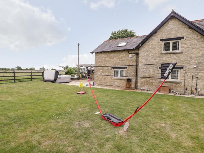 2 Dewars Farm Cottages Middleton Stoney, Oxfordshire. Smart TV. Hot tub. Pet-friendly. Close to shop