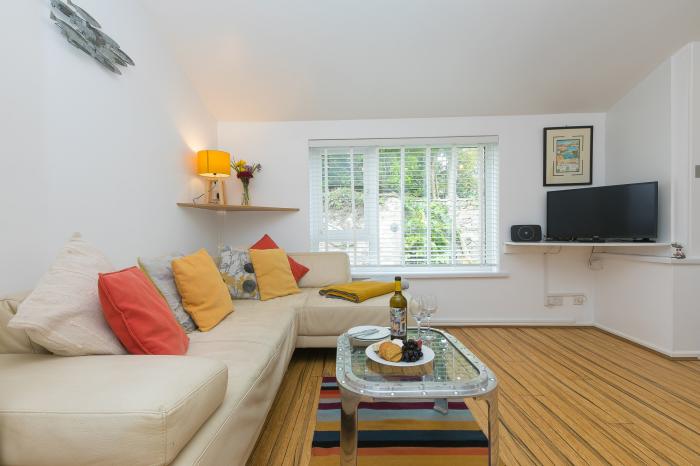 Flat 3, Pentowan Court, Carbis Bay, Cornwall, Seaside, WiFi, Close to amenities, Open-plan, Smart TV