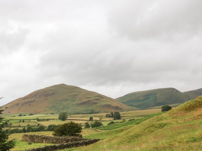 Whinstone, near Appleby-In-Westmorland, Cumbria. In an AONB. Off-road parking. Reverse-level. Patio.