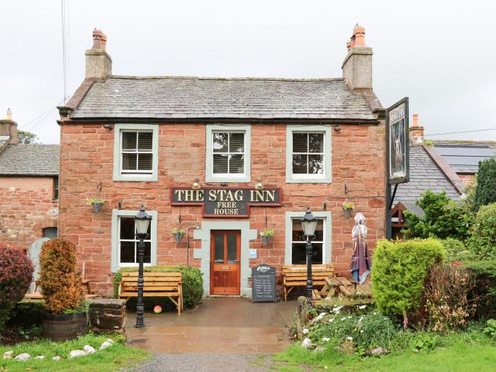 Whinstone, near Appleby-In-Westmorland, Cumbria. In an AONB. Off-road parking. Reverse-level. Patio.