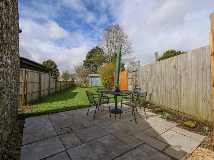 Fieldview Cottage, Great Massingham, Norfolk, 3 bed, enclosed garden, pet-friendly, close to shops