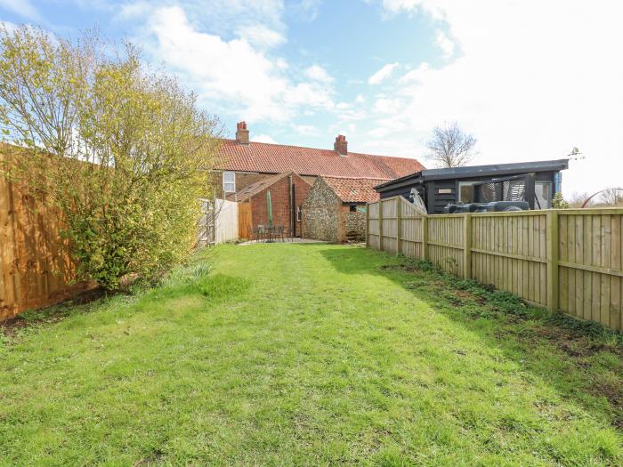 Fieldview Cottage, Great Massingham, Norfolk, 3 bed, enclosed garden, pet-friendly, close to shops