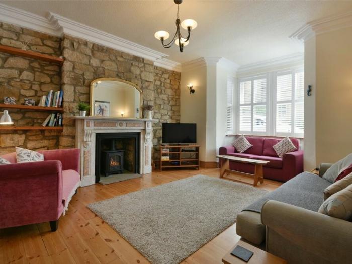 Rose House, Alnmouth, Northumberland, Woodburning stove, sea views, family-friendly, permit parking,