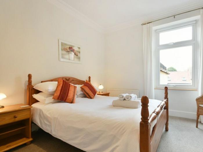 Rose House, Alnmouth, Northumberland, Woodburning stove, sea views, family-friendly, permit parking,