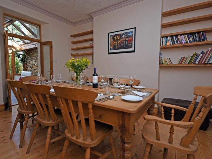 Rose House, Alnmouth, Northumberland, Woodburning stove, sea views, family-friendly, permit parking,