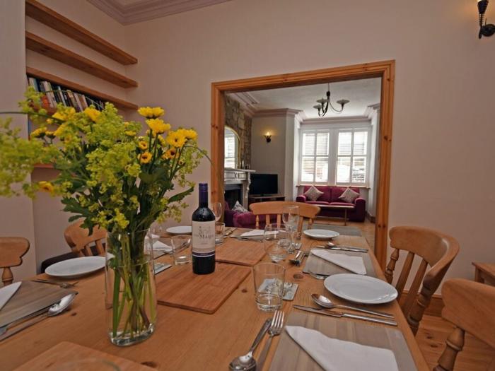 Rose House, Alnmouth, Northumberland, Woodburning stove, sea views, family-friendly, permit parking,