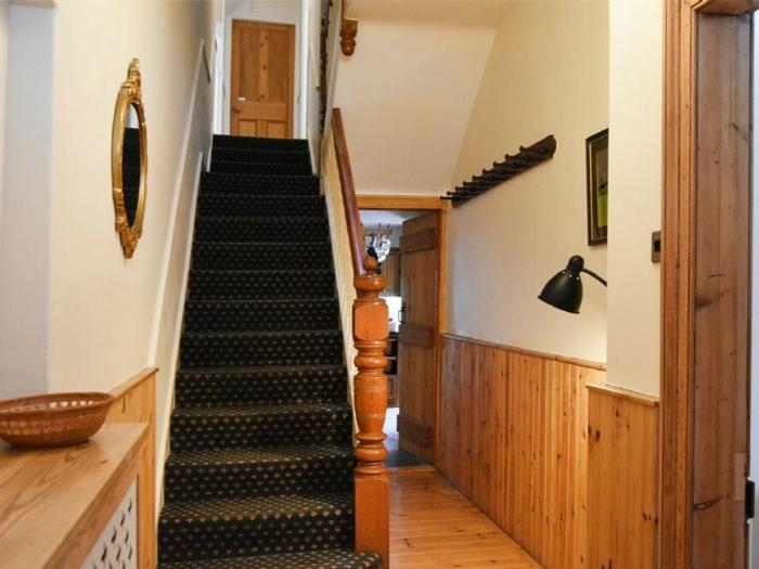 Rose House, Alnmouth, Northumberland, Woodburning stove, sea views, family-friendly, permit parking,