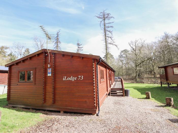 iLodge 73 in Kenwick, Lincolnshire, sleeps eight guests in three bedrooms. Hot tub, private parking.