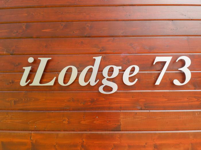 iLodge 73 in Kenwick, Lincolnshire, sleeps eight guests in three bedrooms. Hot tub, private parking.