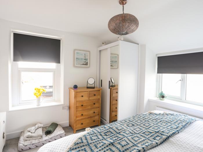 The Nook in Criccieth, Gwynedd, North Wales, near National Park, sea view, near beach, pet-friendly.