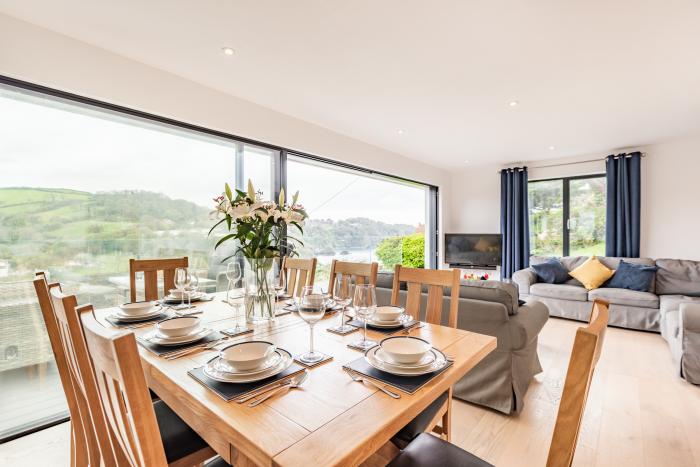 Beach View, Combe Martin, Devon. Beach nearby, dishwasher, sea view, elevated position, four-bedroom