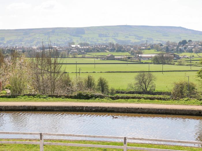 Canal View Cottage, Kildwick, near Farnhill, Yorkshire Dales, close to Yorkshire Dales National Park