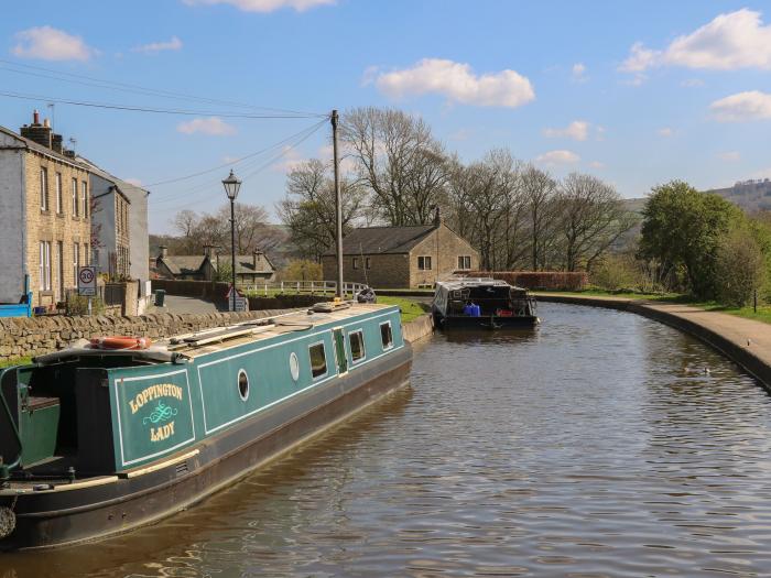 Canal View Cottage, Kildwick, near Farnhill, Yorkshire Dales, close to Yorkshire Dales National Park