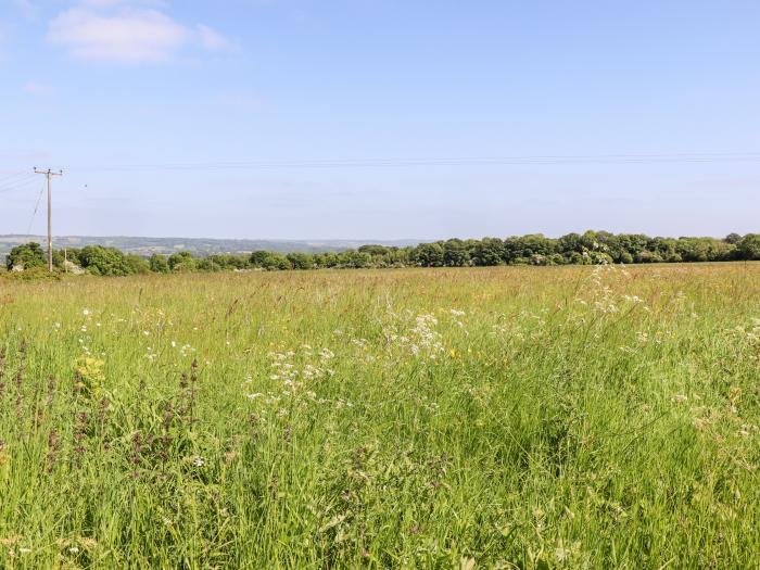 Woodbine Cottage, Stow-On-The-Wold, Gloucestershire. Charming, two-bedroom cottage in AONB. Pet-free