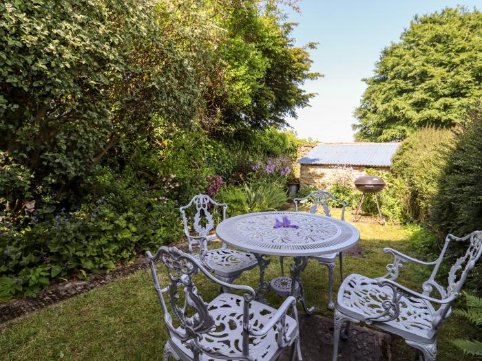 Woodbine Cottage, Stow-On-The-Wold, Gloucestershire. Charming, two-bedroom cottage in AONB. Pet-free