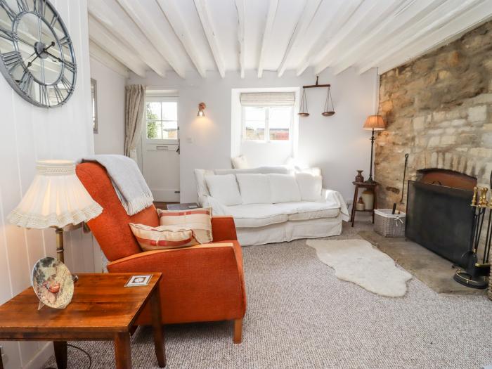 Woodbine Cottage, Stow-On-The-Wold, Gloucestershire. Charming, two-bedroom cottage in AONB. Pet-free