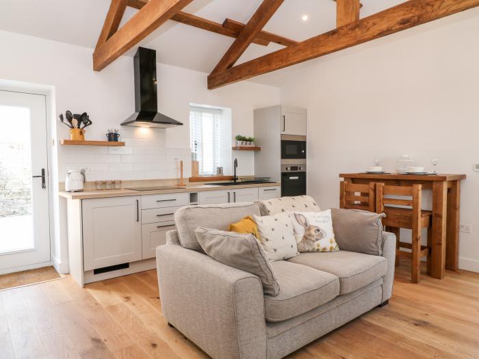 Pear Tree Cottage, St. Mellion near St Dominick, Cornwall. Hot tub. Smart TV. Open plan. In an AONB.