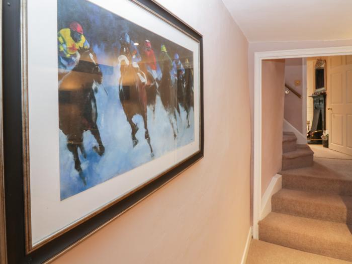 Old Book Shop, Cartmel, Cumbria. Three-bedroom home near amenities and national park. En-suite rooms