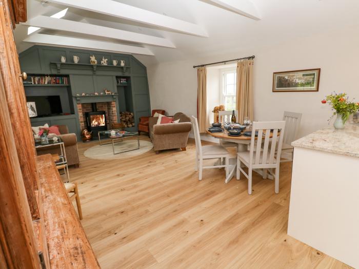 Gilly Skyber, Mawgan, Cornwall, off-road parking, dog-friendly, enclosed garden, underfloor heating.