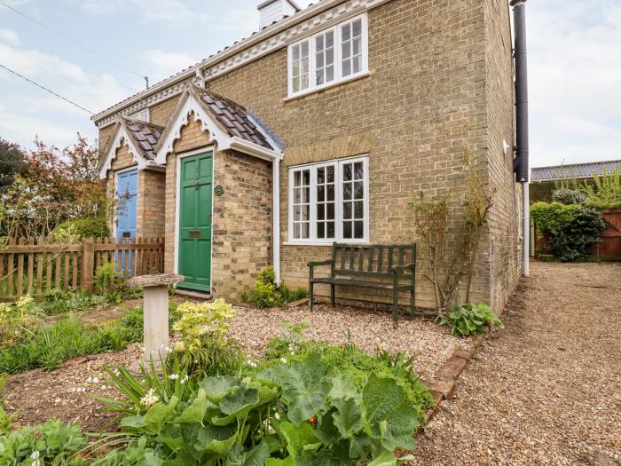 1 Forge Cottages, Friston near Snape, Suffolk. Pet-friendly. Close to a pub. Close to a beach. Rural