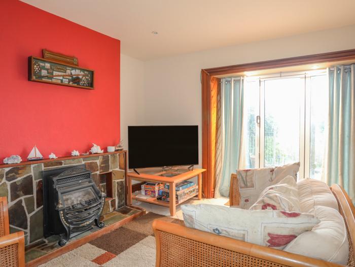 Hillside Apartment is in Pwllheli, Gwynedd. One-bedroom apartment, ideal for couples. Close to beach