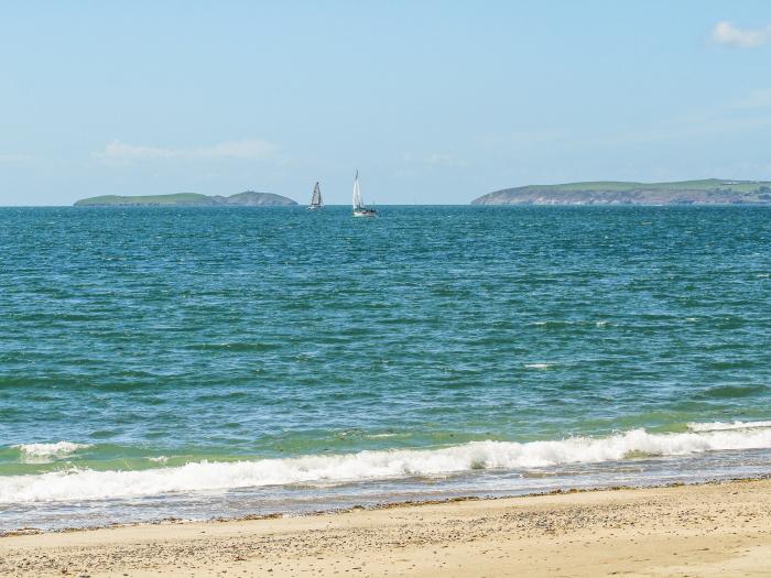 Hillside Apartment is in Pwllheli, Gwynedd. One-bedroom apartment, ideal for couples. Close to beach