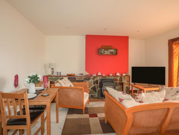 Hillside Apartment is in Pwllheli, Gwynedd. One-bedroom apartment, ideal for couples. Close to beach