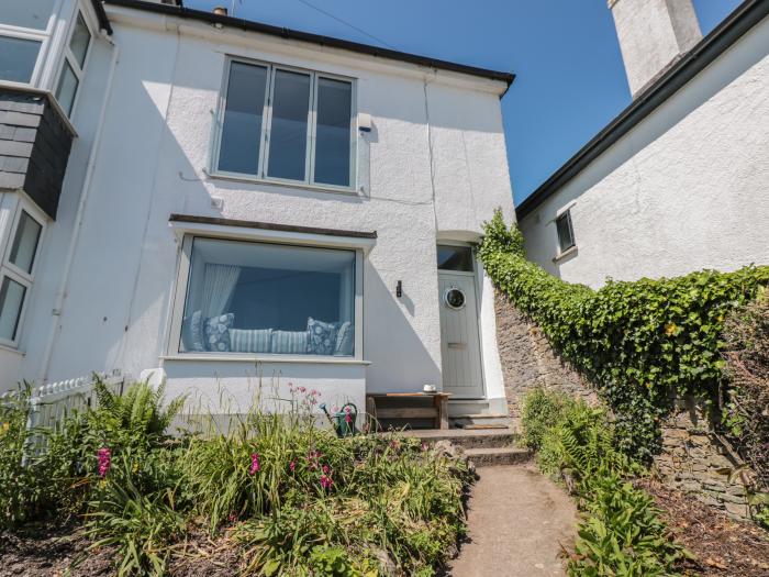 44 Above Town Dartmouth, Devon. Smart TV. Parking available. Enclosed garden. River view. Near beach