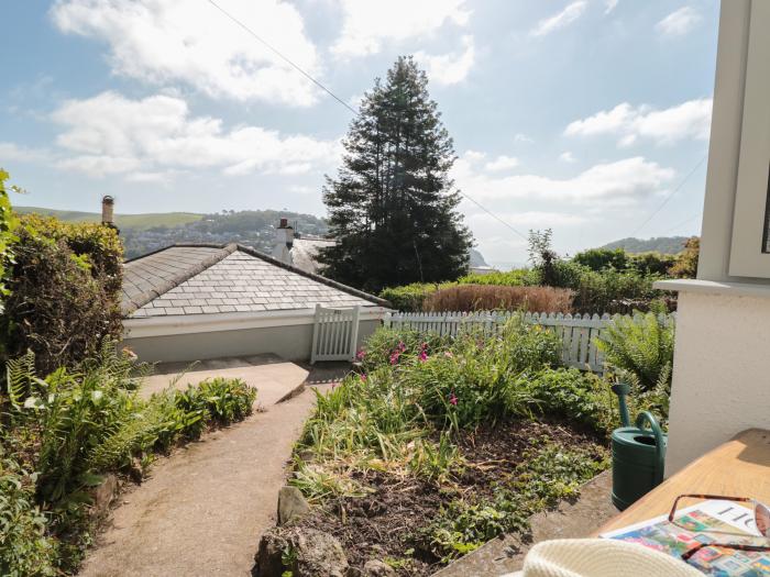 44 Above Town Dartmouth, Devon. Smart TV. Parking available. Enclosed garden. River view. Near beach