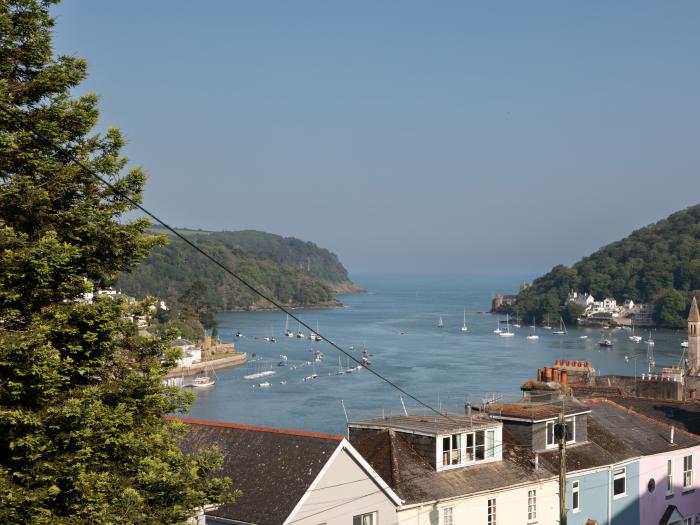 44 Above Town Dartmouth, Devon. Smart TV. Parking available. Enclosed garden. River view. Near beach