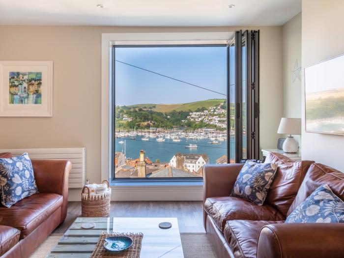 44 Above Town Dartmouth, Devon. Smart TV. Parking available. Enclosed garden. River view. Near beach