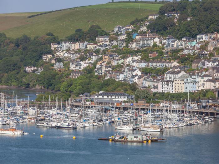 44 Above Town Dartmouth, Devon. Smart TV. Parking available. Enclosed garden. River view. Near beach