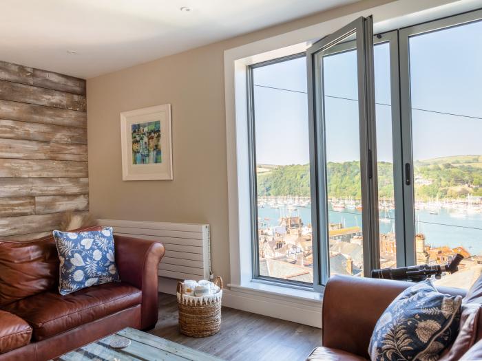 44 Above Town Dartmouth, Devon. Smart TV. Parking available. Enclosed garden. River view. Near beach