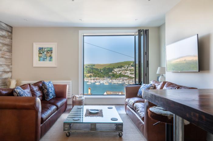 44 Above Town Dartmouth, Devon. Smart TV. Parking available. Enclosed garden. River view. Near beach