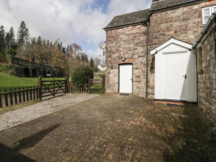 Aqueduct Cottage in Llanover, Monmouthshire. Pet-friendly. Enclosed garden. Woodburning stove. WiFi.