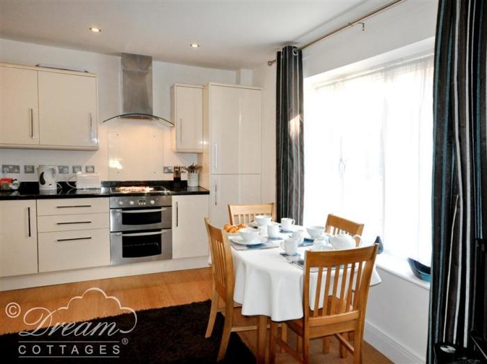 Admiral's Quarter Apartment 5 in Weymouth, Dorset. Off-road parking. Close to a beach and AONB. 2bed