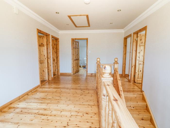 Cloughoge House, Kilrush, County Clare. Close to amenities. Near beach. Sea views. En-suite bedrooms