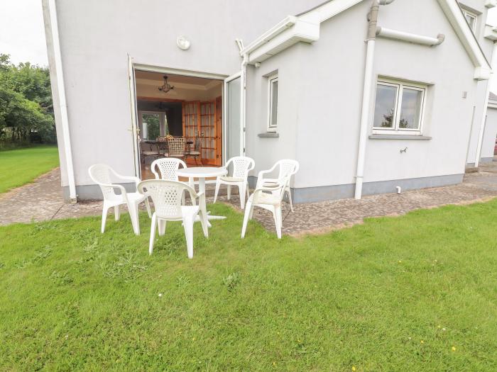 Cloughoge House, Kilrush, County Clare. Close to amenities. Near beach. Sea views. En-suite bedrooms