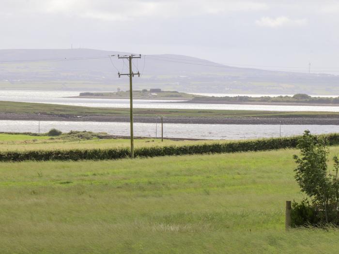 Cloughoge House, Kilrush, County Clare. Close to amenities. Near beach. Sea views. En-suite bedrooms