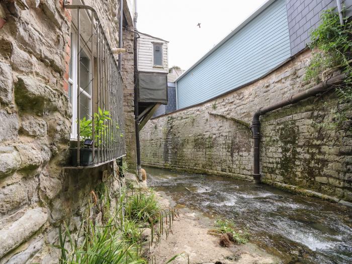 Riverdance Cottage, Lyme Regis, Dorset, Jurassic Coast. Close to amenities. Serene location. 2 beds.